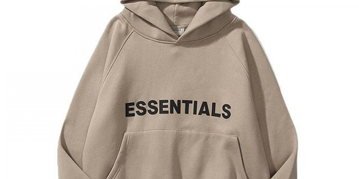 Style and streetwear combine in this essential hoodie